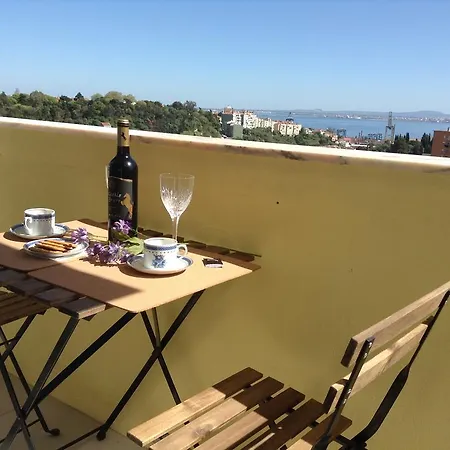 Casa Das Olaias & Closed Parking * Lisbon